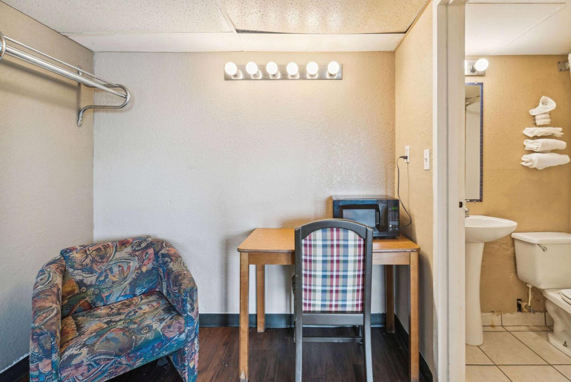 Super 8 By Wyndham Millbury/Toledo Hotel Екстериор снимка