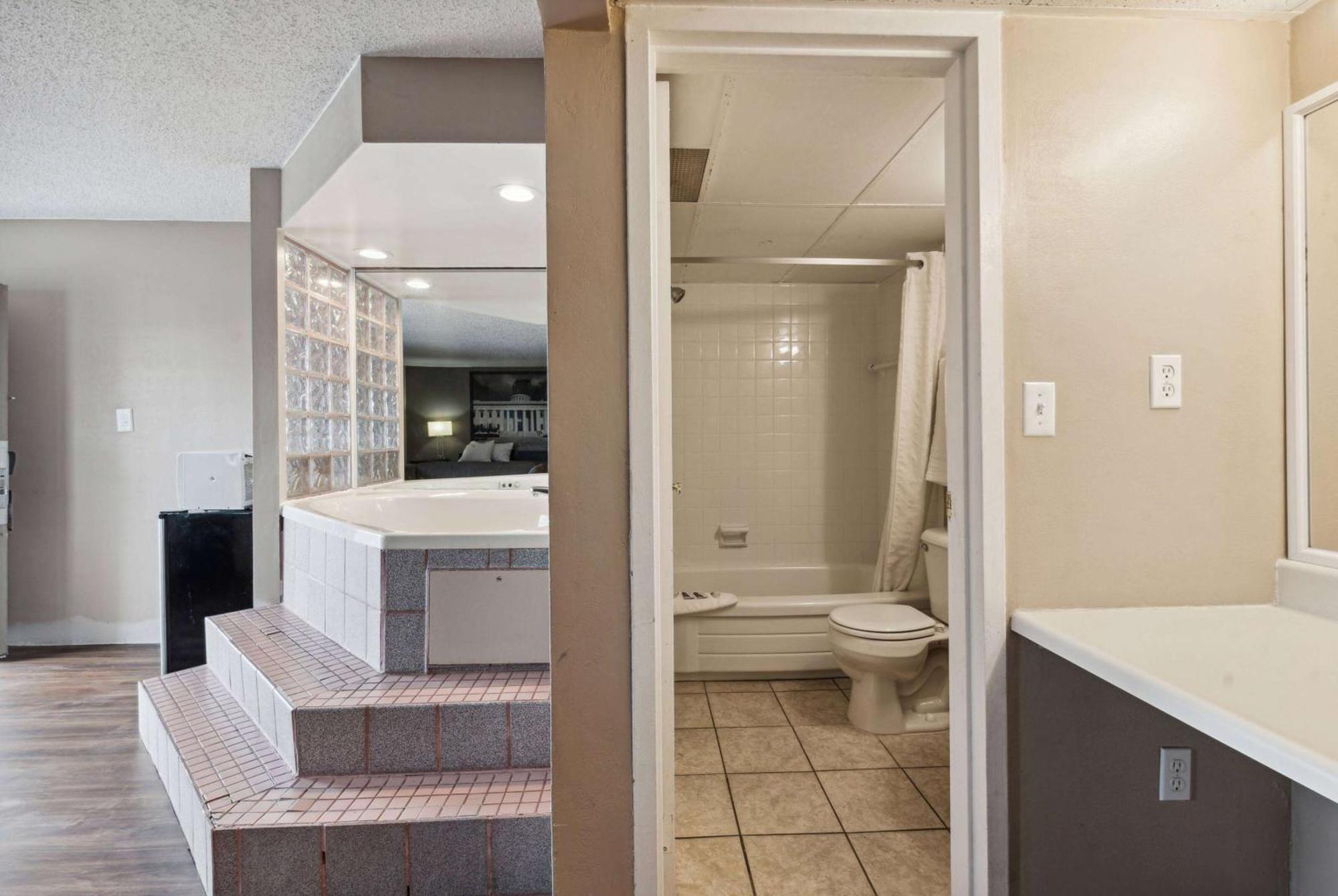 Super 8 By Wyndham Millbury/Toledo Hotel Екстериор снимка