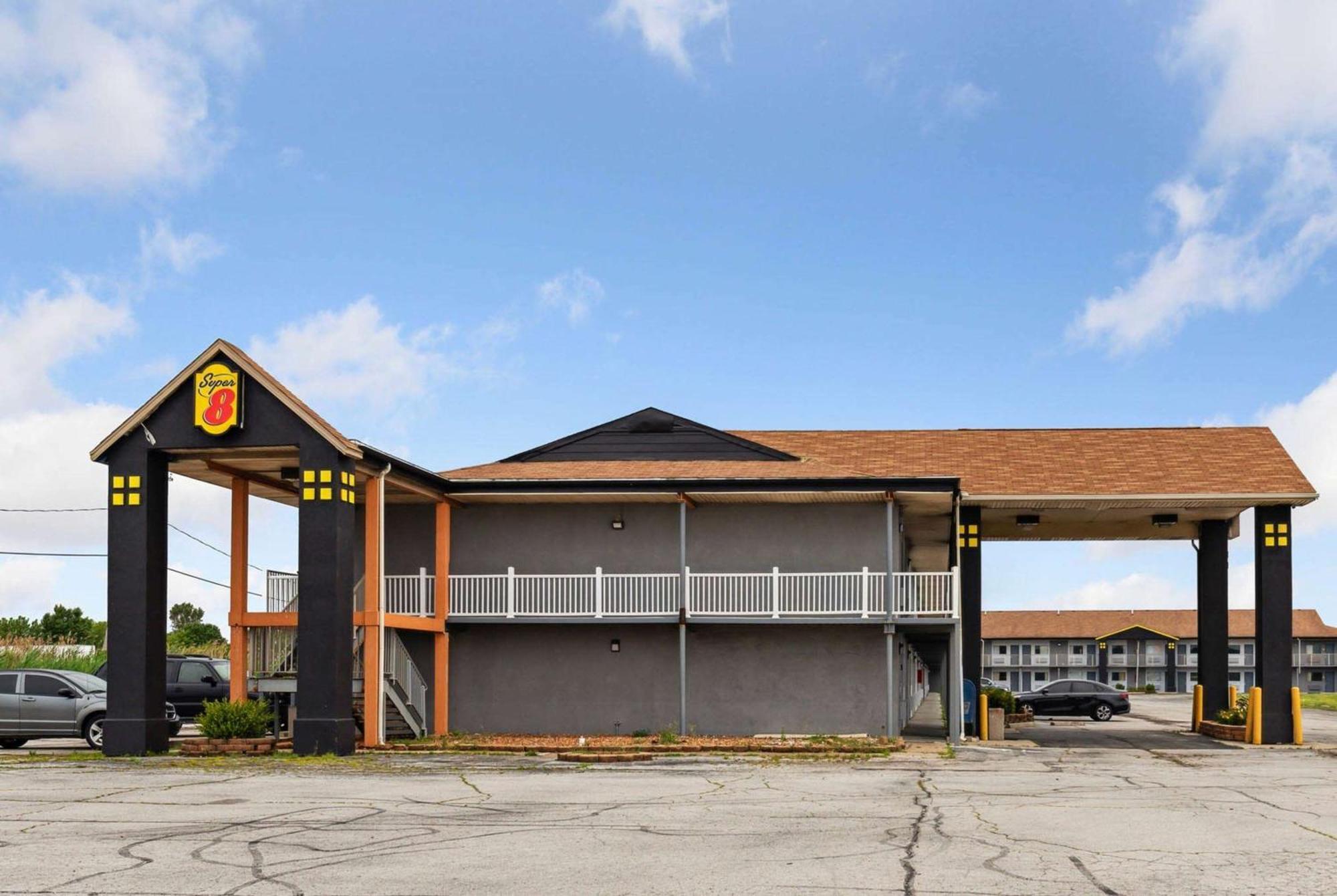 Super 8 By Wyndham Millbury/Toledo Hotel Екстериор снимка