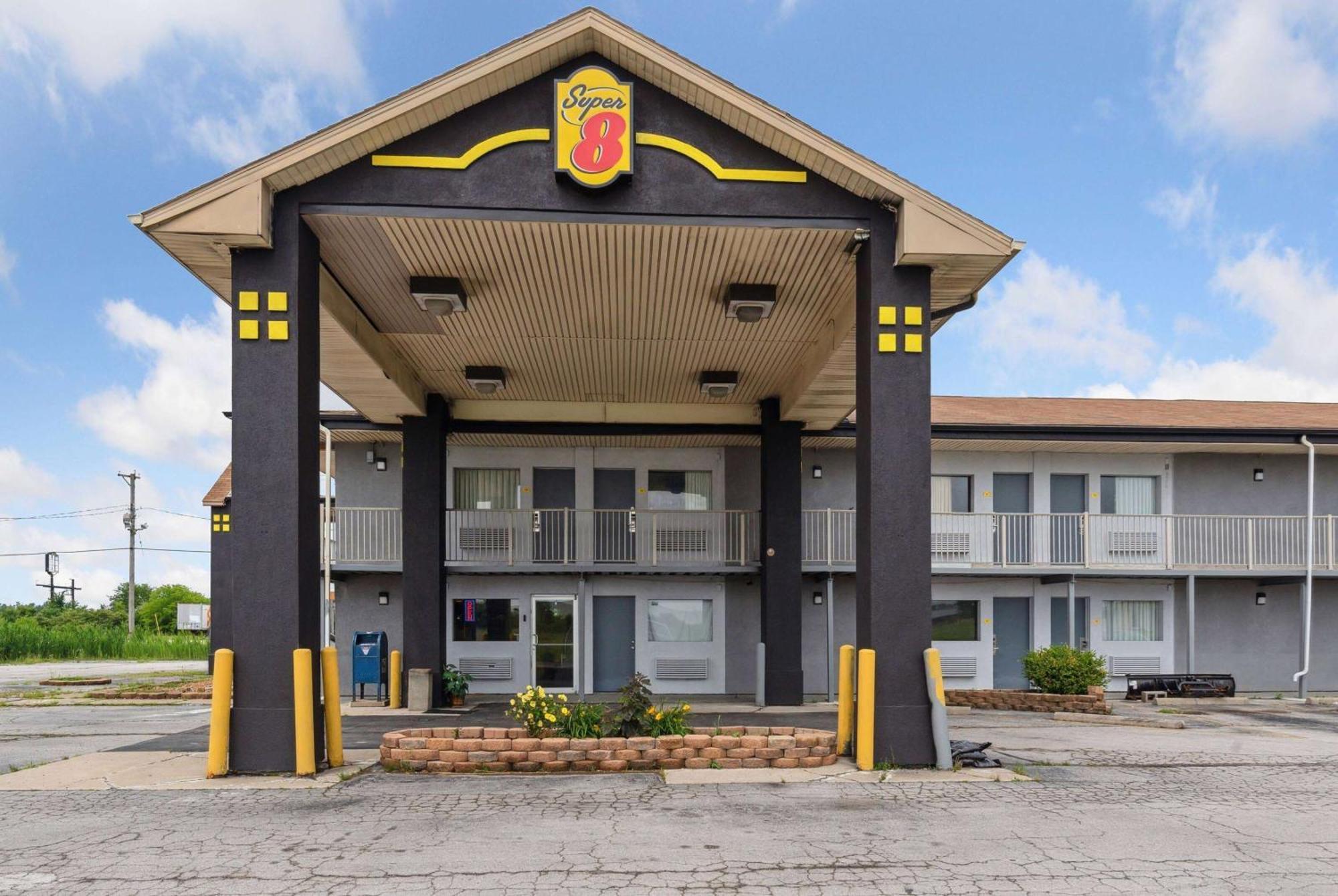 Super 8 By Wyndham Millbury/Toledo Hotel Екстериор снимка