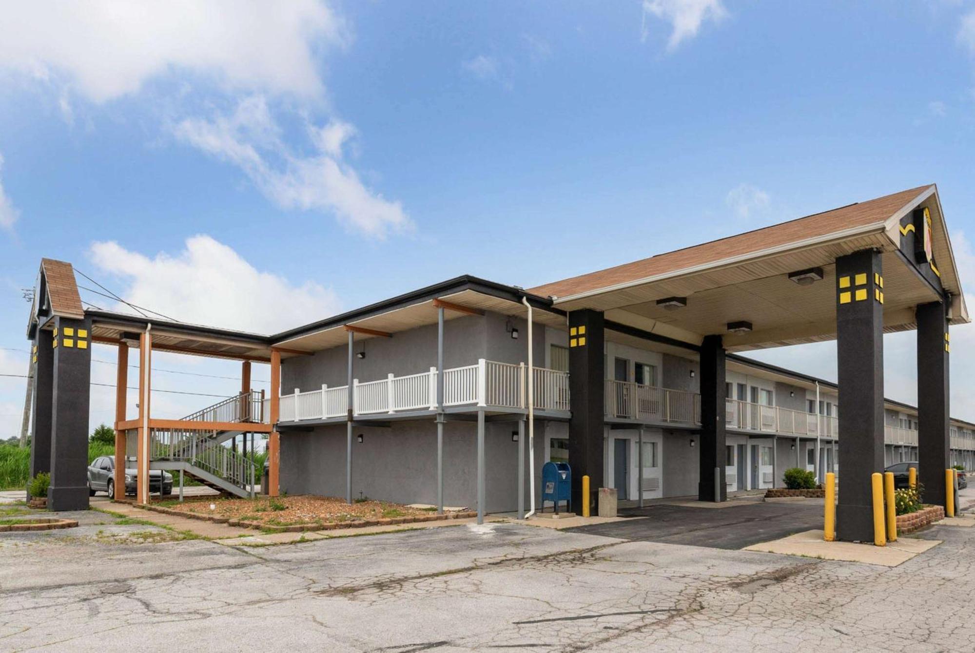 Super 8 By Wyndham Millbury/Toledo Hotel Екстериор снимка