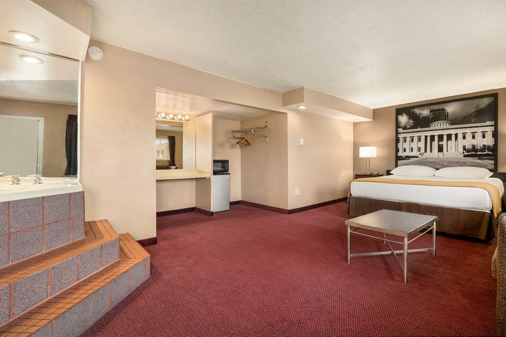 Super 8 By Wyndham Millbury/Toledo Hotel Стая снимка