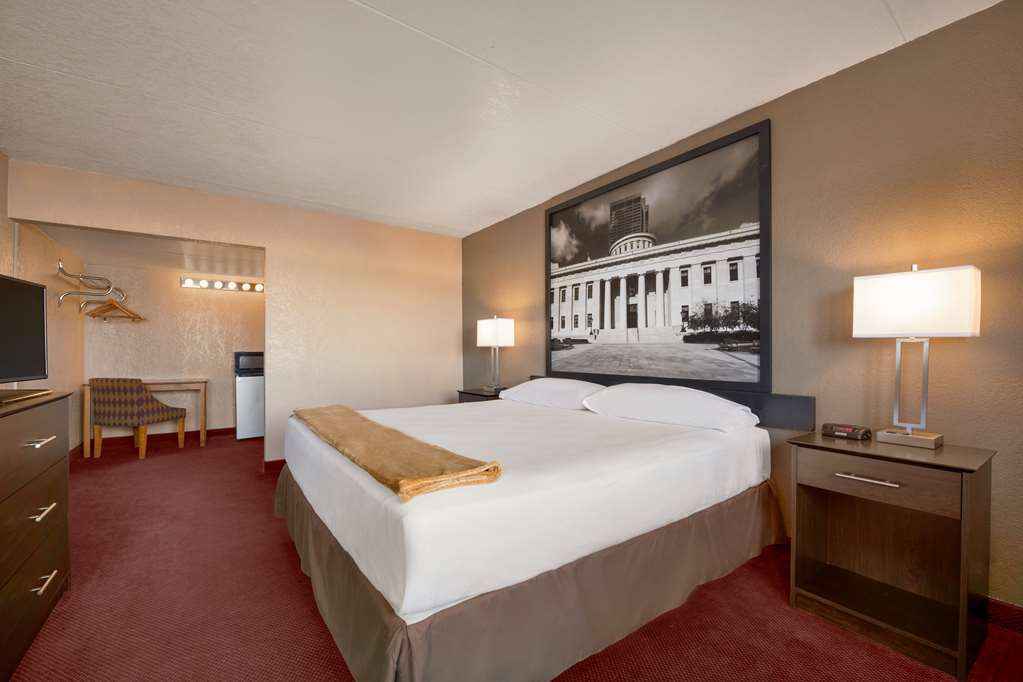 Super 8 By Wyndham Millbury/Toledo Hotel Стая снимка