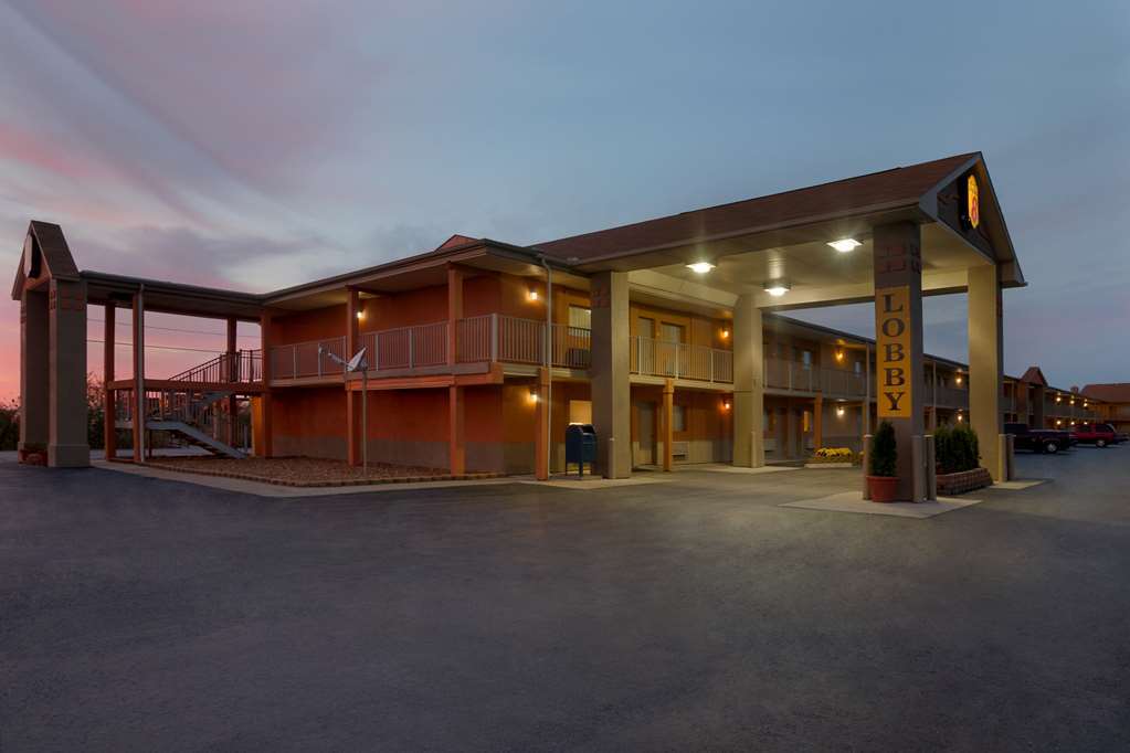 Super 8 By Wyndham Millbury/Toledo Hotel Екстериор снимка