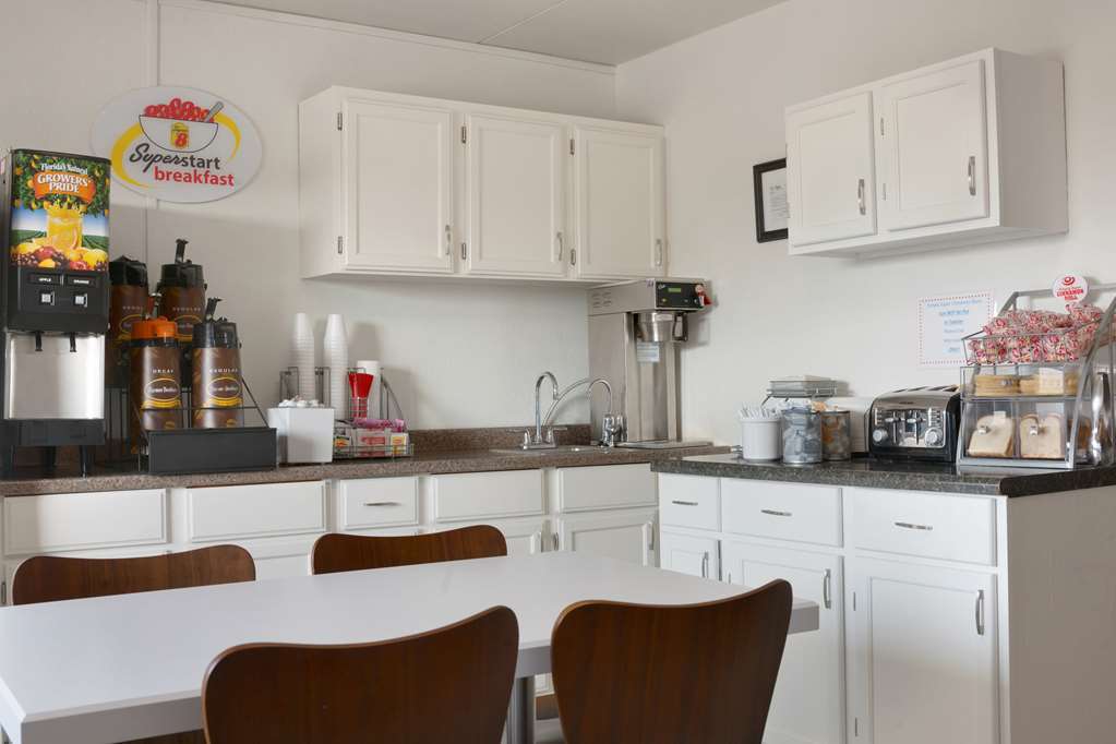 Super 8 By Wyndham Millbury/Toledo Hotel Ресторант снимка