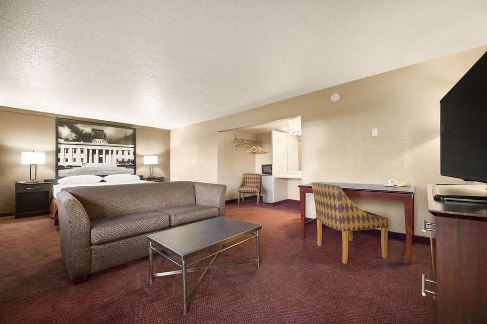 Super 8 By Wyndham Millbury/Toledo Hotel Екстериор снимка